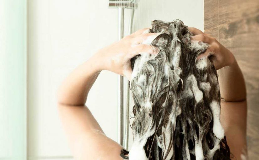  Obrnuto pranje kose novi trend za zanosnu kosu!