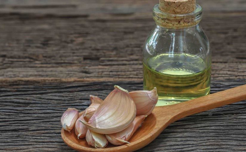 kapi od belog luka za kosu